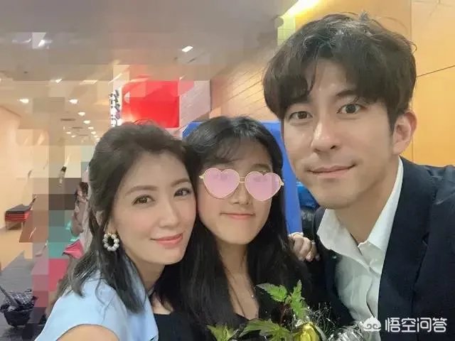 贾静雯与前夫再次同框,还发微博晒图,不知修杰楷此刻心情如何?