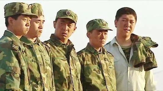 《士兵突击》主演人员聚餐,豪车不断,他们心态发生了变化吗?