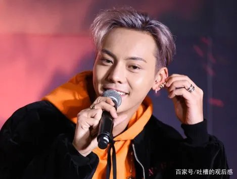 杨幂晒陈伟霆的绝美睡颜照,你觉得陈伟霆长得帅吗?