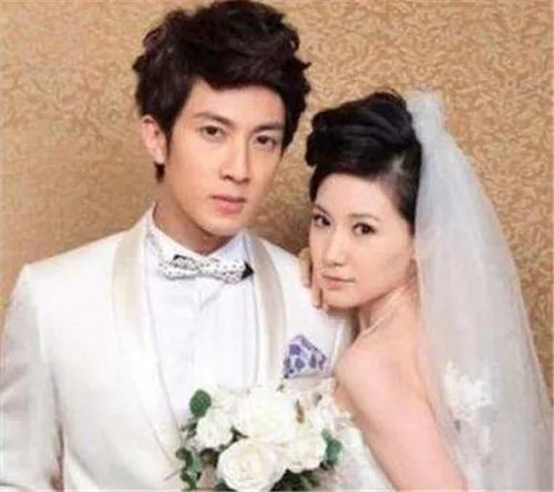 吴尊老婆首露面 颜值遭网友炮轰,吴尊却视她如宝!