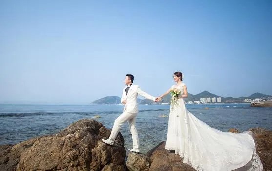 拍婚纱照去哪拍比较好 一般婚纱照多少钱一套