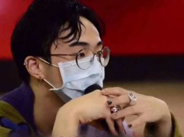 小哈利晒女装照引热议,伊能静的哪些真性情告白让人感动?