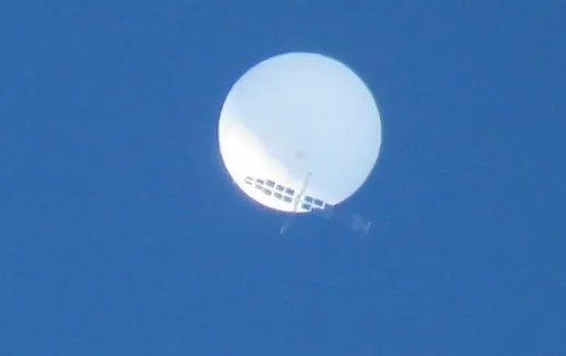 日本上空出现白色不明球体是什么样的？
