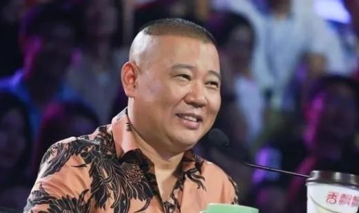 郭德纲的妻子曾给徒弟们下跪说:咱们散了吧!是怎么回事?