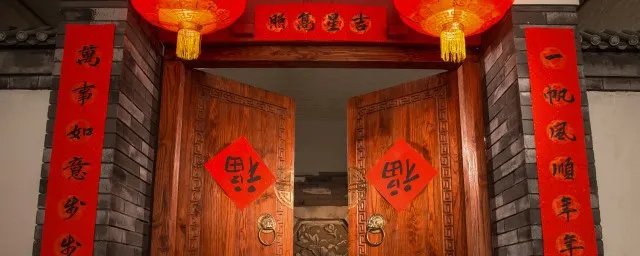怎么贴春联才正确