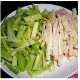 芹菜炒肉丝