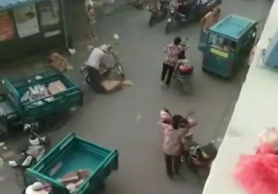 车祸后的猪肉遭哄抢的后续如何了?