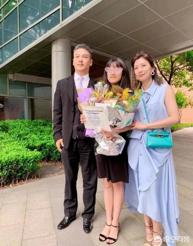 贾静雯与前夫再次同框，还发微博晒图，不知修杰楷此刻心情如何？