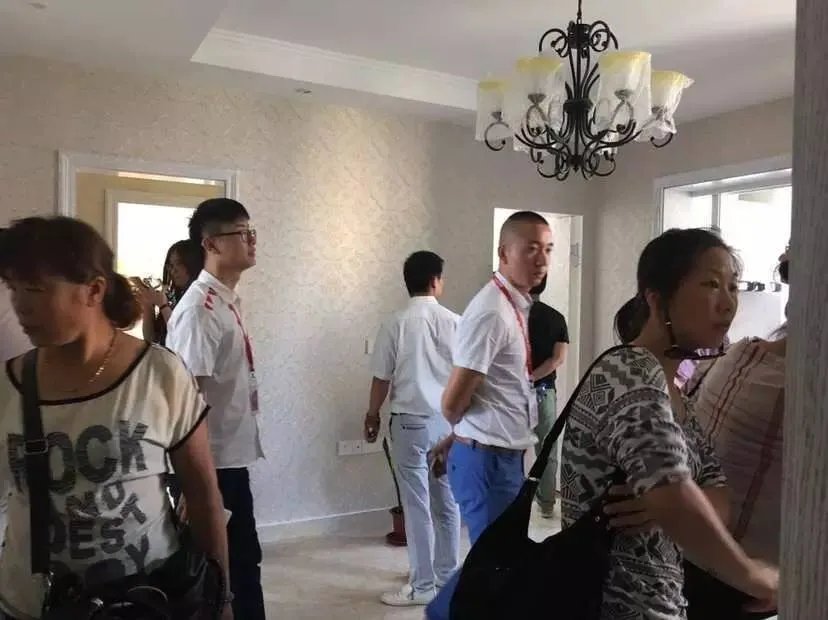 参观样板房:堂堂装修顾问,岂能如此怠慢?
