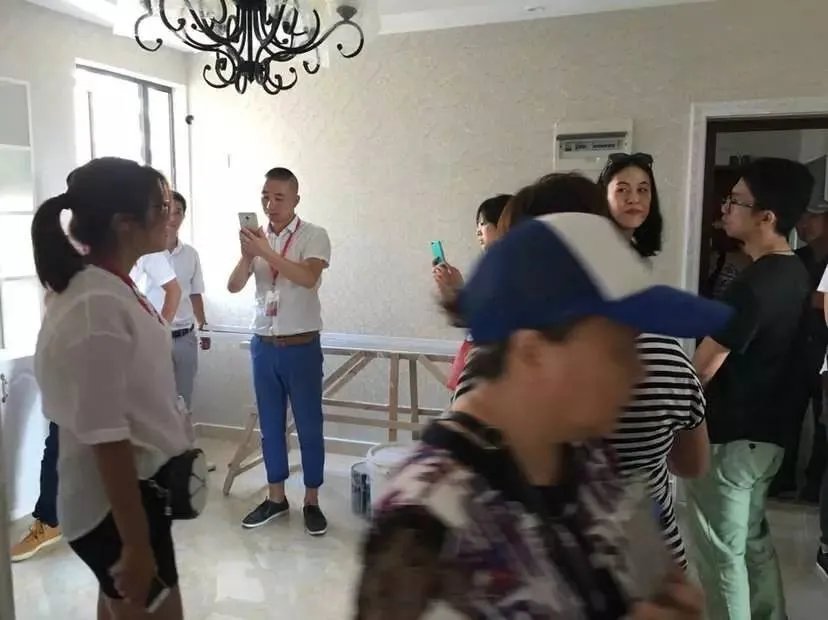 参观样板房:堂堂装修顾问,岂能如此怠慢?