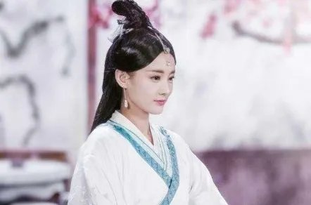 李一桐整容