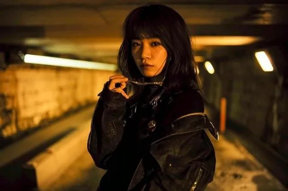 散发轻熟性感的魅力!号称日本“魔鬼上围”菜乃花!