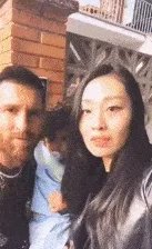 女子当街强吻足球明星梅西,你怎么看?