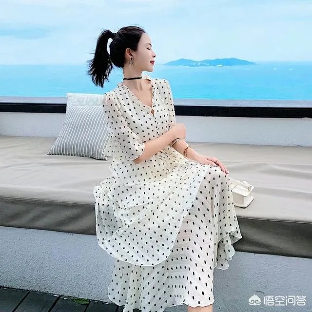 复古的波点裙怎么搭配才好看?