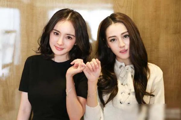 杨幂是迪丽热巴的老板,那她平时会训斥迪丽热巴吗?
