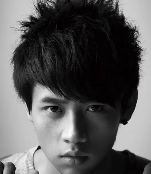 魏晨整容前后对比 照片相差很大当事人矢口否认