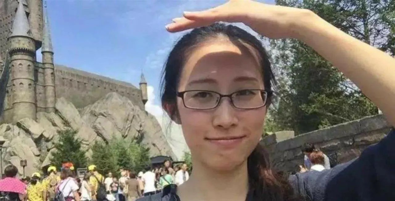 刘鑫发微博秀江歌照片，为什么她不肯消停而是各种蹭热度？