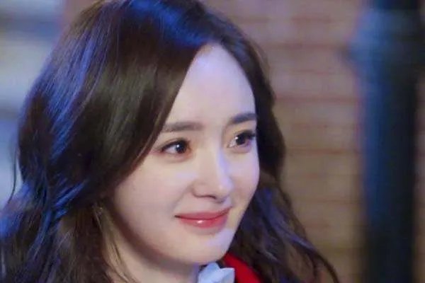 杨幂是迪丽热巴的老板,那她平时会训斥迪丽热巴吗?