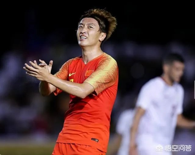 国足最新一期大名单出炉，锋线上有三名中锋，艾克森会再一次被安排到边路位置上吗？