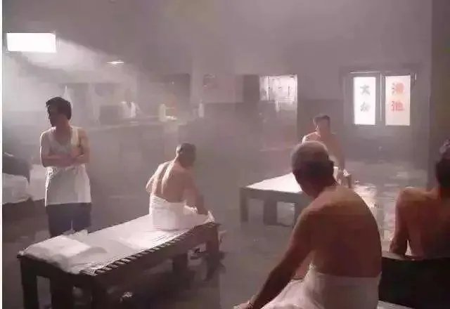 你网吧开黑没来的队友,可能都在洗浴中心敲背