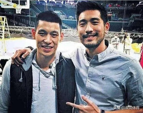 今晚的CBA,林书豪身穿印有自己和高以翔合影的球鞋出战,以此来缅怀好友,你怎么看?