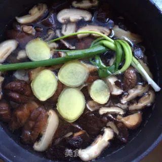 清炖香菇鸡汤