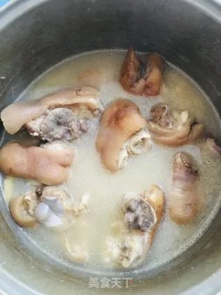 猪蹄炖黄豆