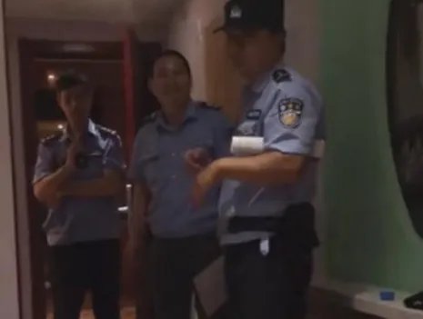 住酒店遭陌生男子闯入，其女主有没有受到伤害？