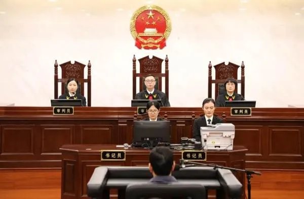 红通人员姚锦旗一审获刑6年,“红通人员”是什么意思?