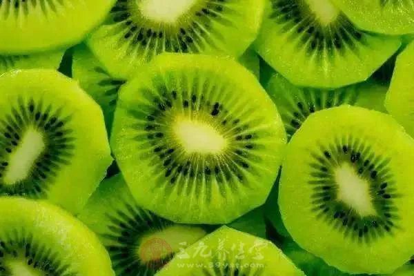 多吃这几种水果蔬菜 保护视力的效果好