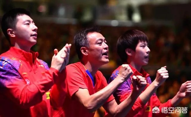 乒乓球男团半决赛,李宁为何跟刘国梁同框出镜观战中日焦点赛呢?