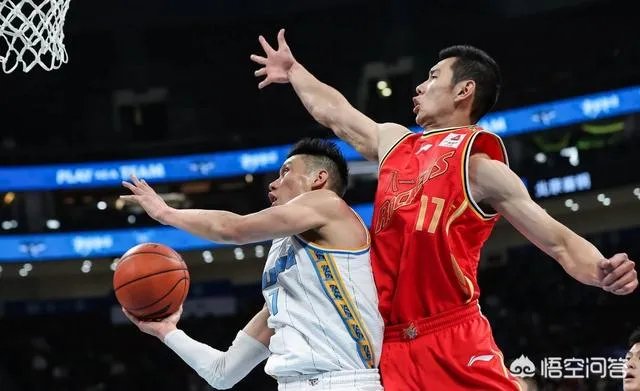 今晚的CBA,林书豪身穿印有自己和高以翔合影的球鞋出战,以此来缅怀好友,你怎么看?