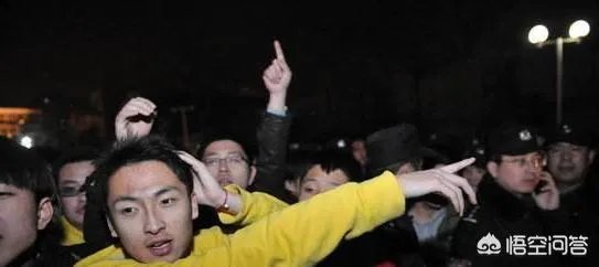 马布里当年在球员通道暴打山西队球迷被围堵大巴车,当时是怎么回事?