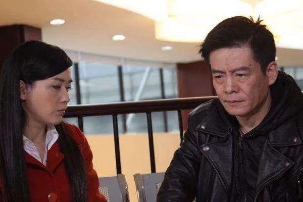 炉石传奇情侣安德罗妮板娘离婚,除了工作还有什么其他原因吗?