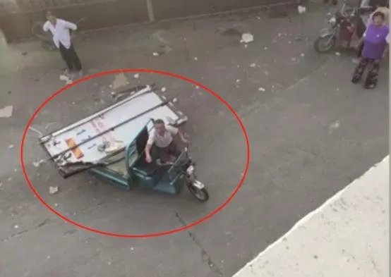 车祸后的猪肉遭哄抢的后续如何了?