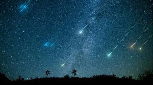9月火星伴月流星雨等轮番上演,流星雨是怎么形成的?
