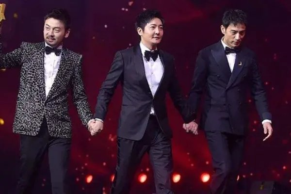 雷佳音被粉丝认成郭京飞,他们两个长得有多像?
