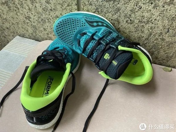 跑鞋之王VS跑鞋中的劳斯莱斯,亚瑟士和索康尼谁更胜一筹?