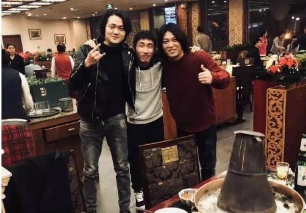 展展与罗罗歌手简介哪一年出生的?