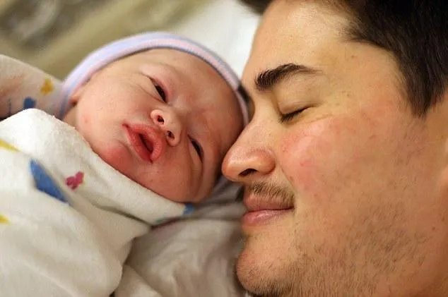 全球首例“生孩子的男人”,近况如何?