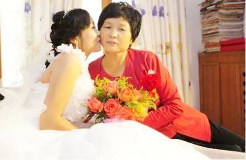 女儿结婚妈妈穿什么衣服好 新娘母亲着装技巧