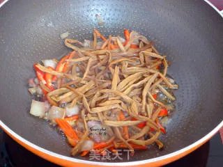 黄花菜炒肉