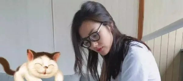 刘雯解约蔻驰后获国人力挺,18线小厂家愿花百万邀请其代言,后来如何?
