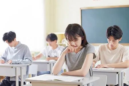 高校为考研学生做知识点蛋糕,你对这波操作怎么看?