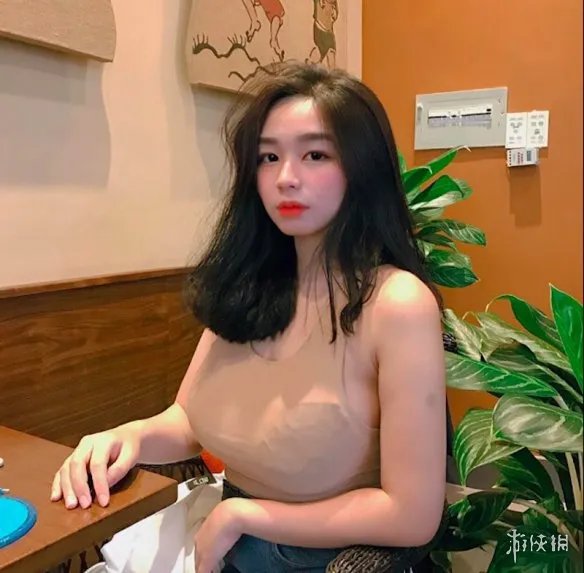 雪白浑圆弧度超饱满一手难以掌控！肉感越南嫩妹图赏