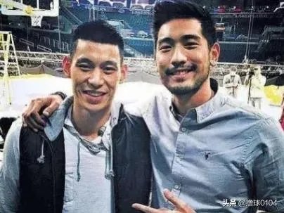 今晚的CBA,林书豪身穿印有自己和高以翔合影的球鞋出战,以此来缅怀好友,你怎么看?