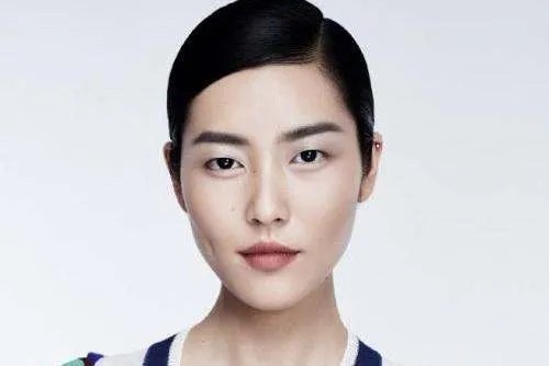 刘雯解约蔻驰后获国人力挺,18线小厂家愿花百万邀请其代言,后来如何?