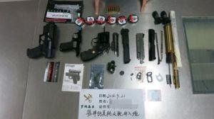 坑娃家长哪家强?! 少女带枪弹入关
