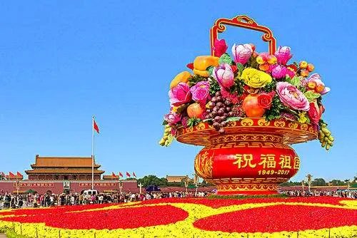 天安门广场祝福祖国花篮已亮灯,这背后有什么含义?