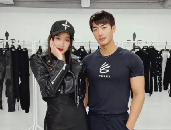关晓彤逛街被偶遇,路人镜头下的她状态如何?